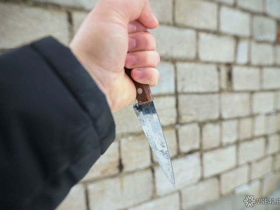 Студент средь бела дня вонзил нож в своего сверстника рядом с кемеровским техникумом
