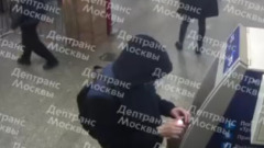 В московском метро неизвестный взорвал банкомат: видео