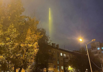 В ночь на 5 октября удивительные столбы света были замечены в Москве, Белгороде и еще ряде городов европейской части страны