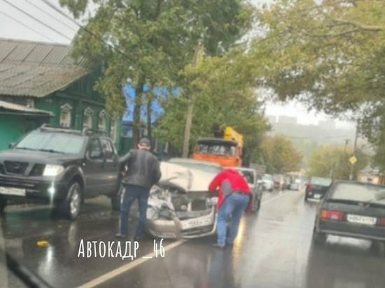 В Курске ДТП на Запольной спровоцировало транспортный коллапс