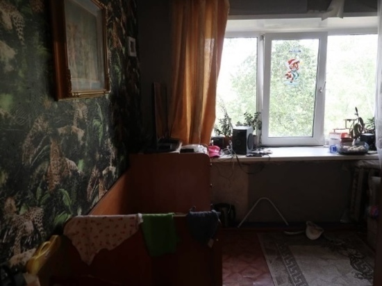 Жительницу Черногорска ждет уголовное наказание за выпавшего из окна мальчика
