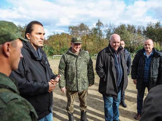Сенатор Григорий Карасин проверил быт солдат на сахалинском полигоне