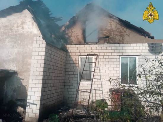 В городе Клинцы утром 6 октября загорелся частный жилой дом