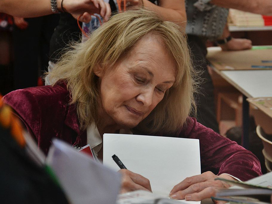 Лауреатом Нобелевской премии по литературе стала писательница из Франции Анни Эрно