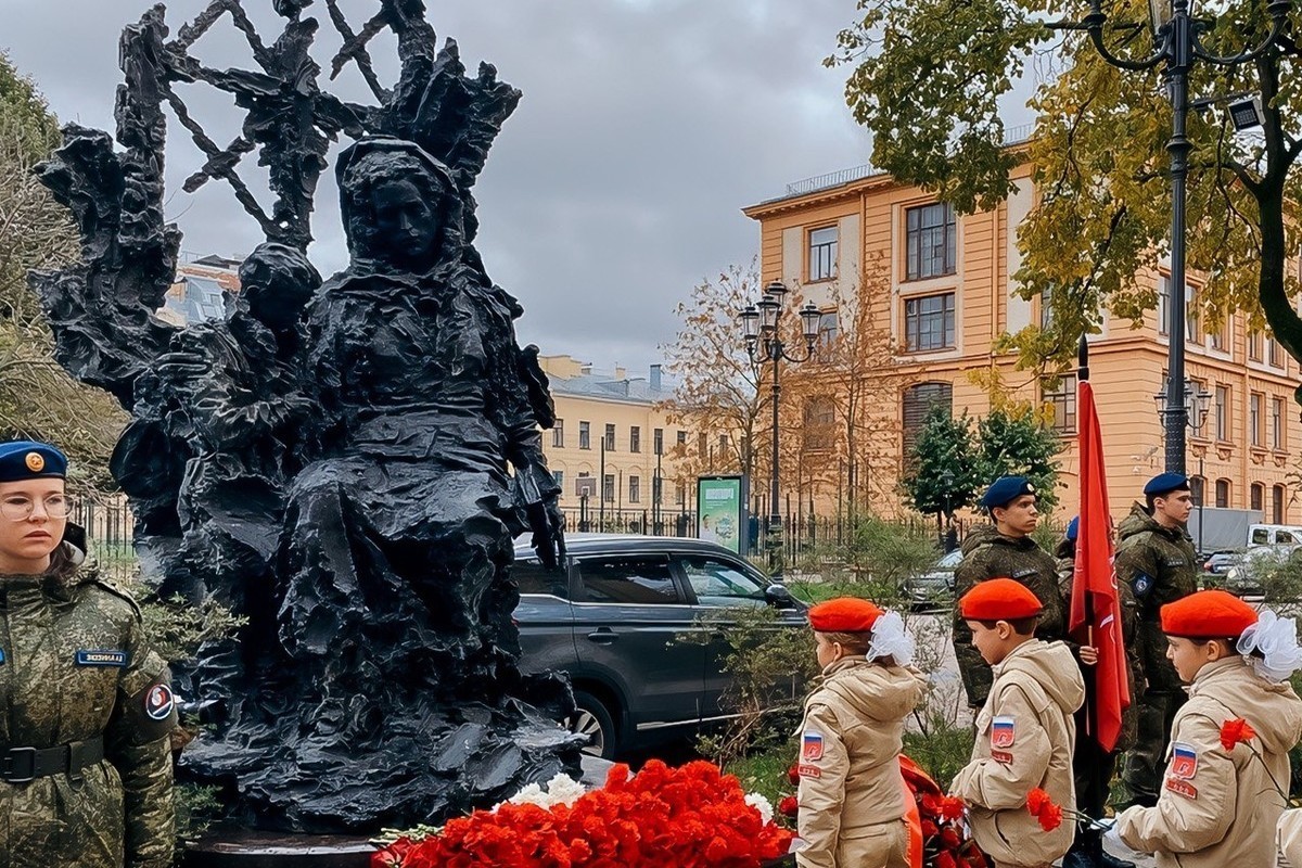 памятник учителю в санкт петербурге