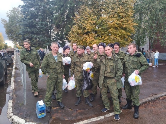 В Оленино Тверской области резервистам собрали тёплые вещи, лекарства и продукты