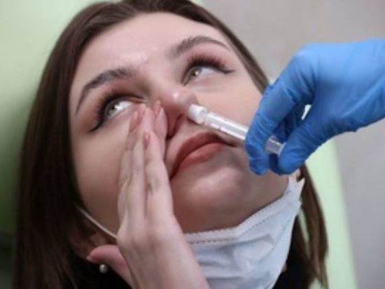 Назальная вакцина от COVID-19 поступила в 90 поликлиник Петербурга