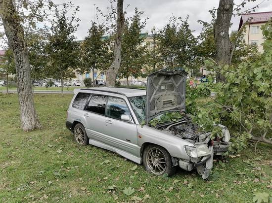 Водитель Subaru Forester вылетел с проспекта Мира и сбил пешехода в Южно-Сахалинске