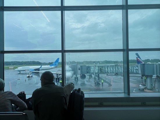 В 11 российских аэропортах до 16 октября продлили запрет на полеты