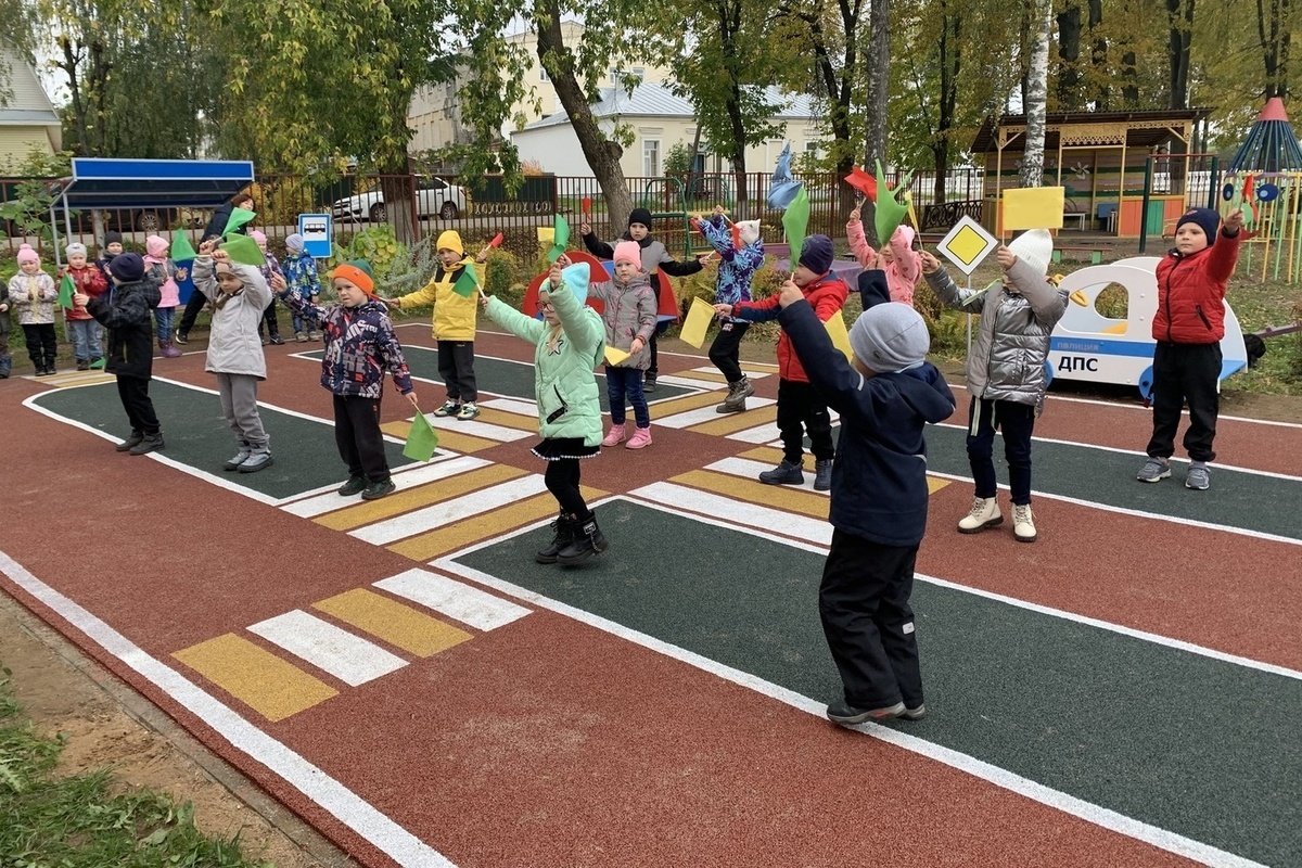 Новая специализированная площадка по ПДД появилась у костромских дошкольников