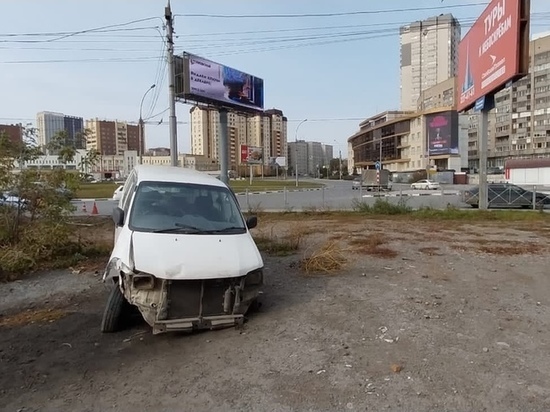 Водитель «Тойоты» сбил двух девочек на тротуаре в Центральном районе Новосибирска