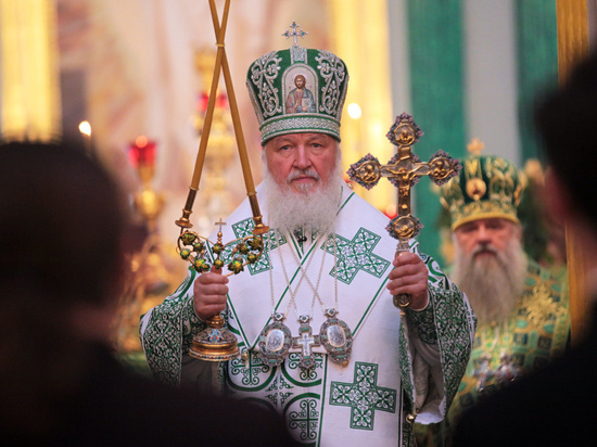 Священники объяснили, почему патриарх попросил молиться за здравие Путина