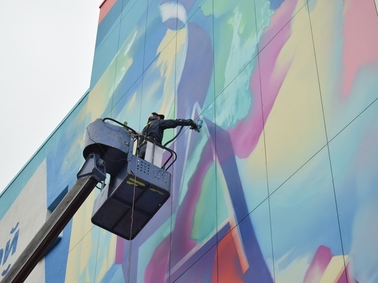 В Пятигорске открыли мурал с фразой Путина о самой лучшей валюте