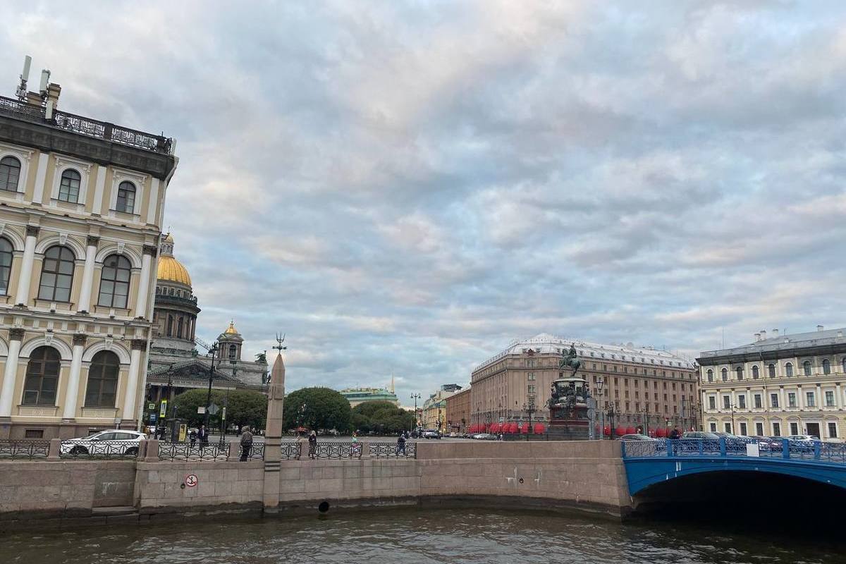 Когда потеплеет в санкт петербурге. Санкт-Петербург в сентябре. Пасмурный Питер. Сентябрь в Петербурге. Санкт-Петербург в сентябре фотографии.