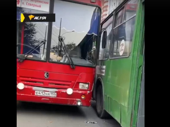 Пассажиры автобуса и троллейбуса устроили разборки после ДТП в Новосибирске