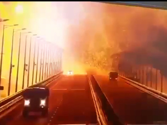Опубликованы видео момента подрыва Крымского моста