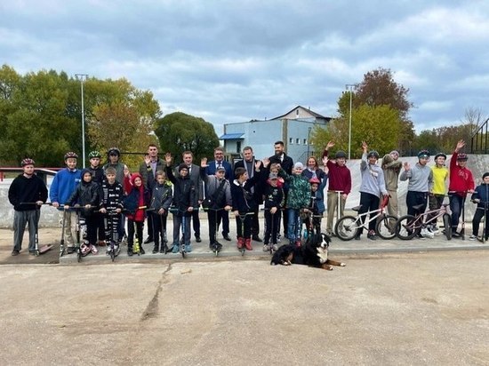 Скейт-парк и современный пришкольный стадион открылись в Великих Луках