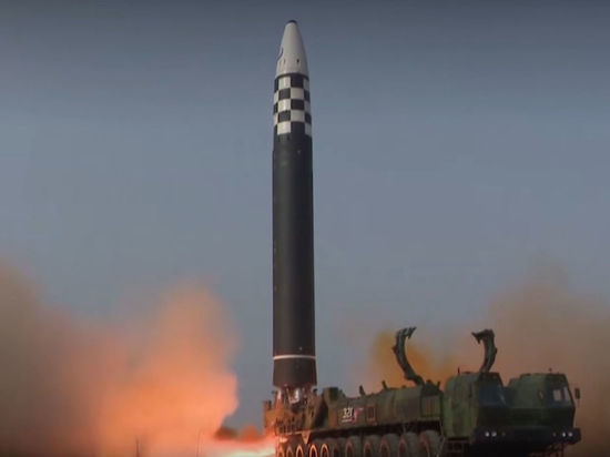 Со стороны КНДР вылетела баллистическая ракета