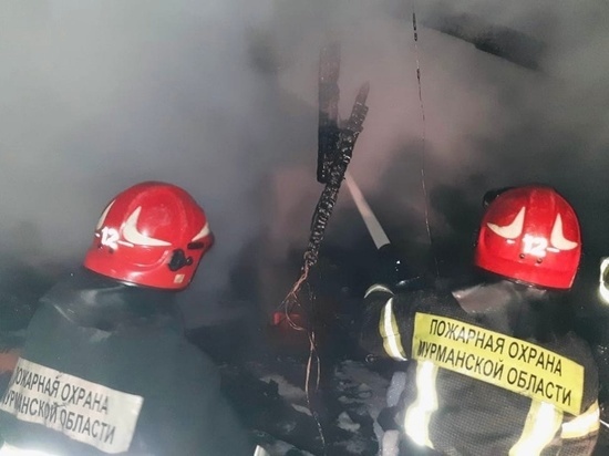 В Ковдорском районе дачный домик не устоял под натиском огня