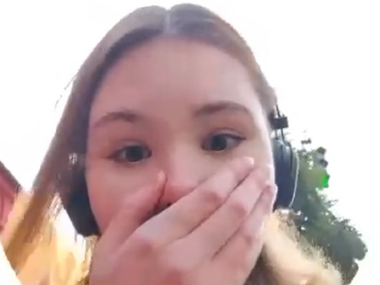 Девушка в Киеве записала на видео ракетный удар
