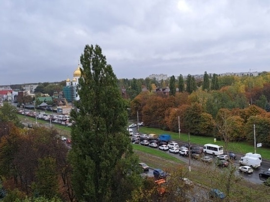 В Курске из-за ДТП на Соловьиной роще образовалась пробка длиною 4 км