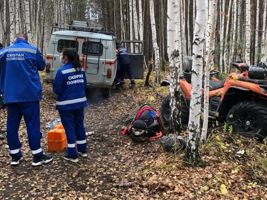 Челябинец серьезно травмировал ногу, угодив на квадроцикле в дерево