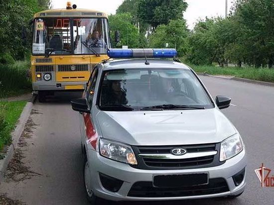 Орловские росгвардейцы взяли под охрану часть школьных автобусов