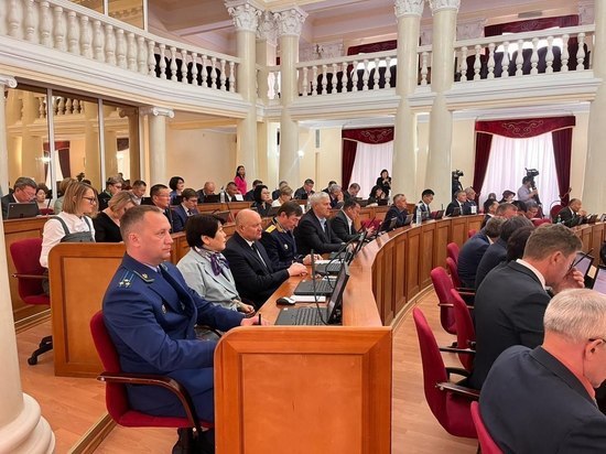 Депутаты в Бурятии предложили сократить расходы на СМИ, религиозные конфессии и ВИП-пенсии