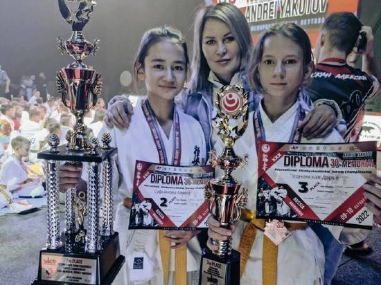 Серебро и бронзу взяли юные спортсменки из Ноябрьска на международном турнире по киокусинкай