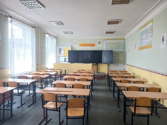 Школьные парты и медикаменты прибыли в Макеевку из Свердловска