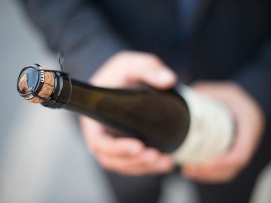 Дорогое украденное шампанское пришлось не по вкусу жителю Карелии