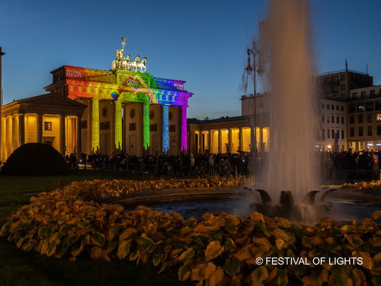 Германия: Мэр Берлина предупреждает о блэкауте, но проводит «Фестиваль света»