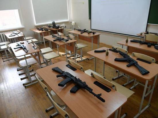  «Старшеклассников будут обучать азам военного дела»: в Омске открыли центр военной подготовки для подростков