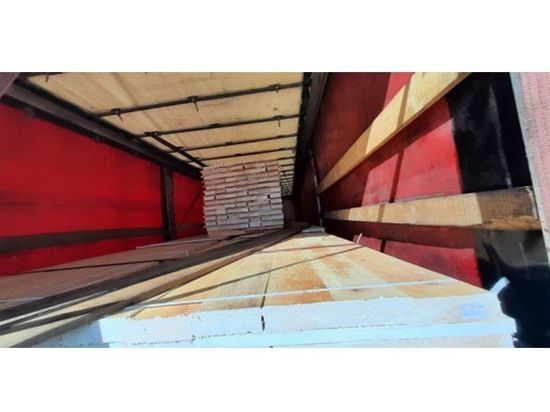 Смоленские таможенники задержали 20 кубометров досок