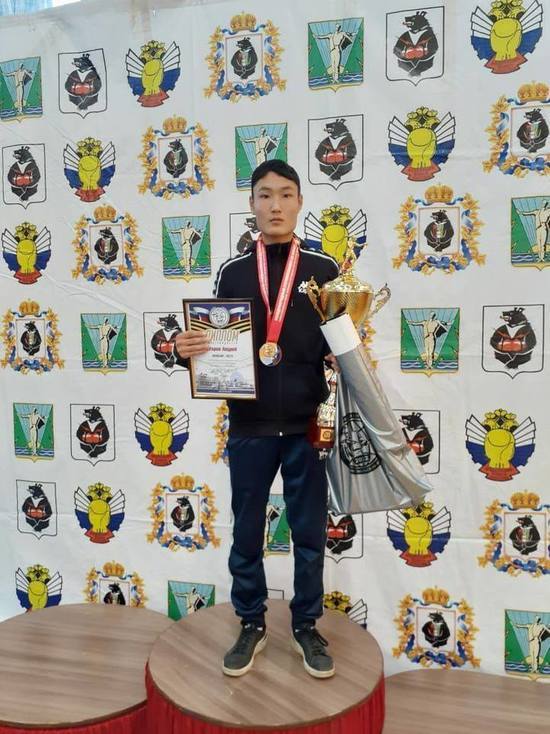 Якутянин Андрей Егоров победил на международном турнире по боксу