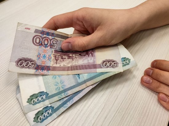 Педагоги и тренеры Калининградской области получат по 12 тысяч рублей