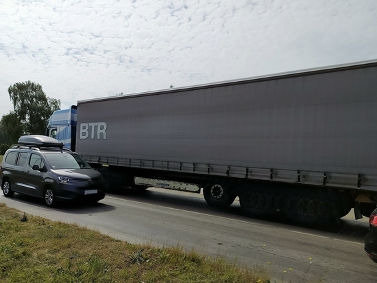 Дальнобойщики пожаловались на работу паромной переправы в Крыму