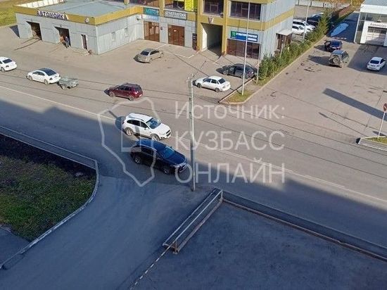 Установленный на дороге столб создал помехи для водителей в кузбасском городе