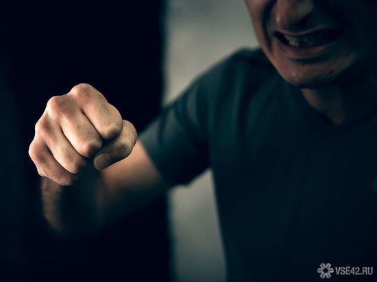 Новокузнечанин избил посетителя гостиничного комплекса за громкую музыку