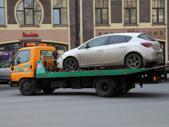 С 2023 года в Петербурге подорожает эвакуация автомобиля на штрафстоянку