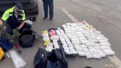 В Татарстане полицейские задержали курьера, перевозившего десятки килограммов наркотиков