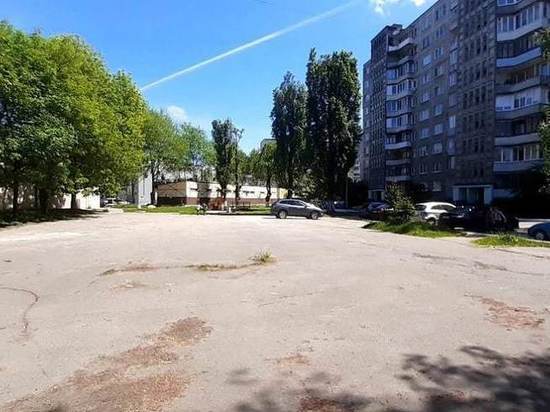 В Калининграде на Мариупольской начали строить площадку для пиклбола