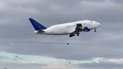 Boeing потерял колесо при взлете в Италии: видео