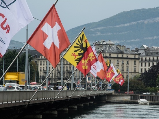 Власти Швейцарии пообещали лишить украинцев статуса беженцев после нормализации ситуации