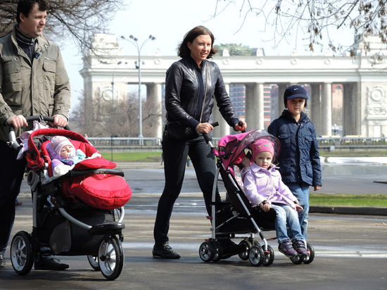 Также по-прежнему крепка традиция родителей давать новорожденным старинные имена