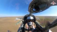 Экипажи боевых истребителей показали, как уничтожают технику ВСУ: видео 