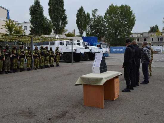 Полицейским в зоне СВО передали собранные по инициативе петербуржцев снаряжение и оборудование