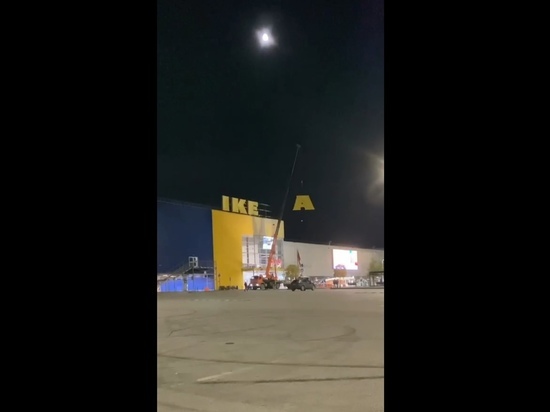 Буквы IKEA демонтировали на ТРЦ «Мега» в Новосибирске
