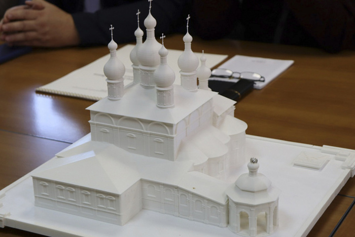 Сергей Ситников и митрополит Ферапонт ознакомились с проектом храмового комплекса кремля