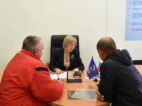 Водитель скорой помощи пожаловался на отсутствие сквозного проезда в псковском дворе